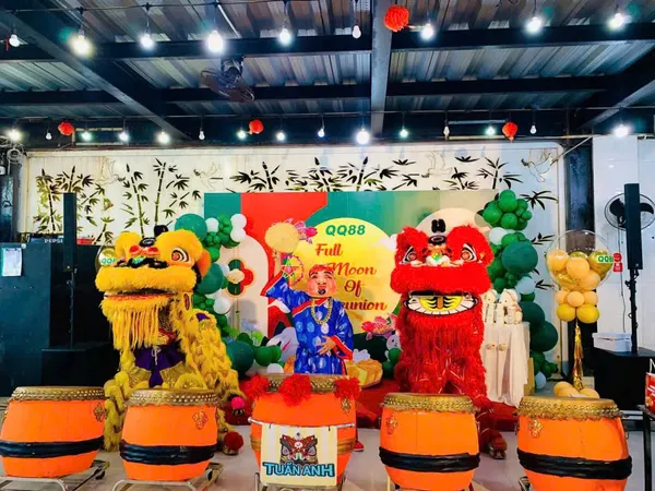 Múa lân trong đêm hội Trung Thu